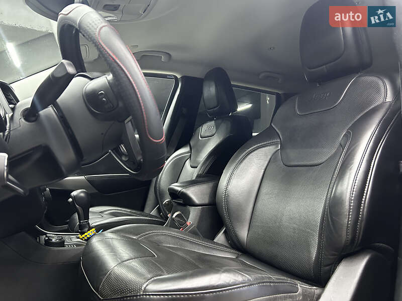 Внедорожник / Кроссовер Jeep Cherokee 2020 в Черновцах