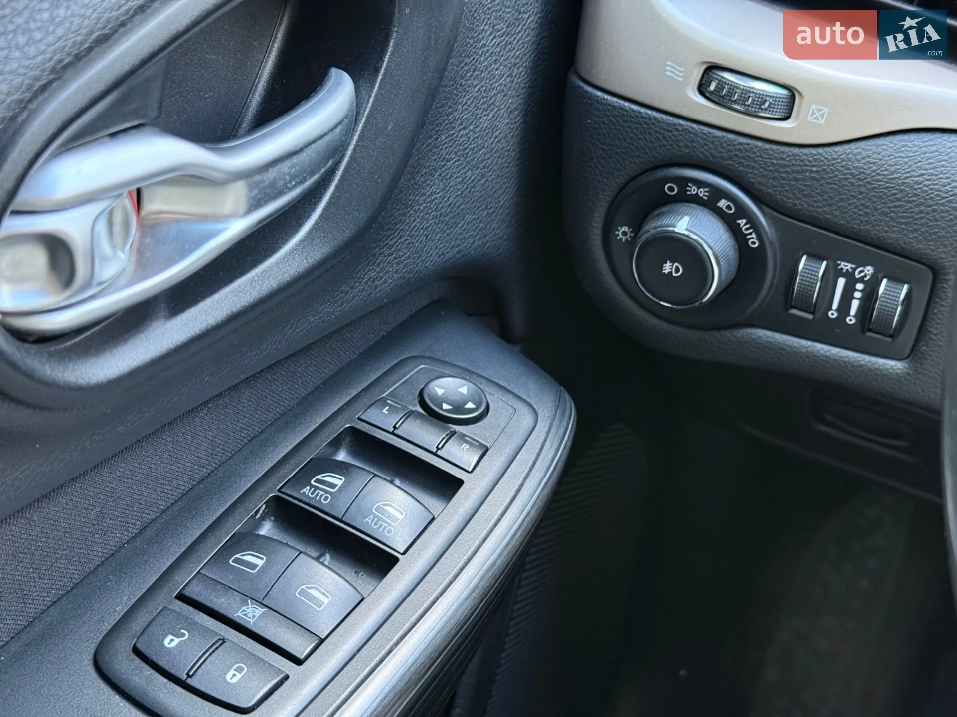 2014 Jeep Cherokee - мініатюра 12