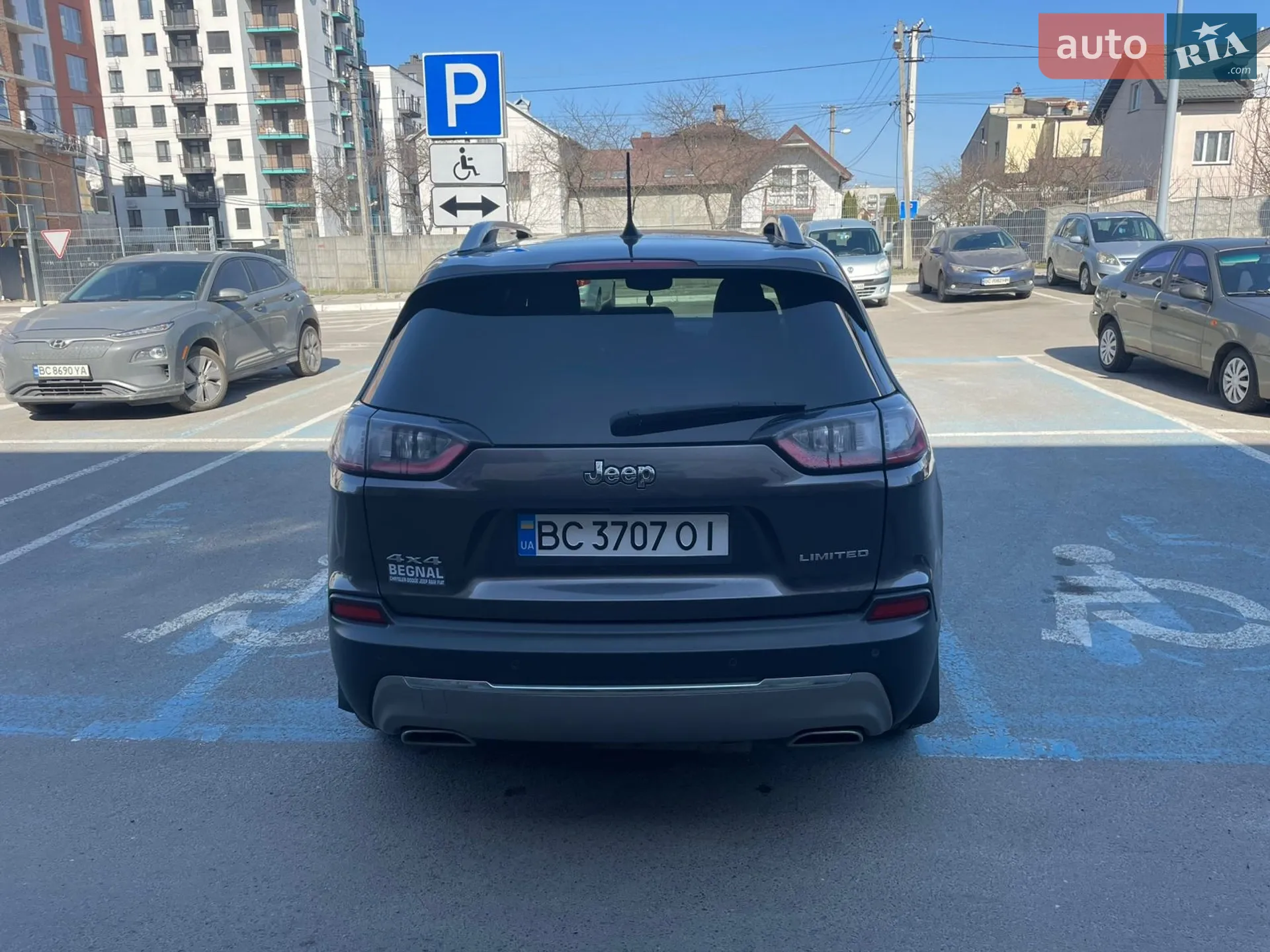 2020 Jeep Cherokee - мініатюра 8