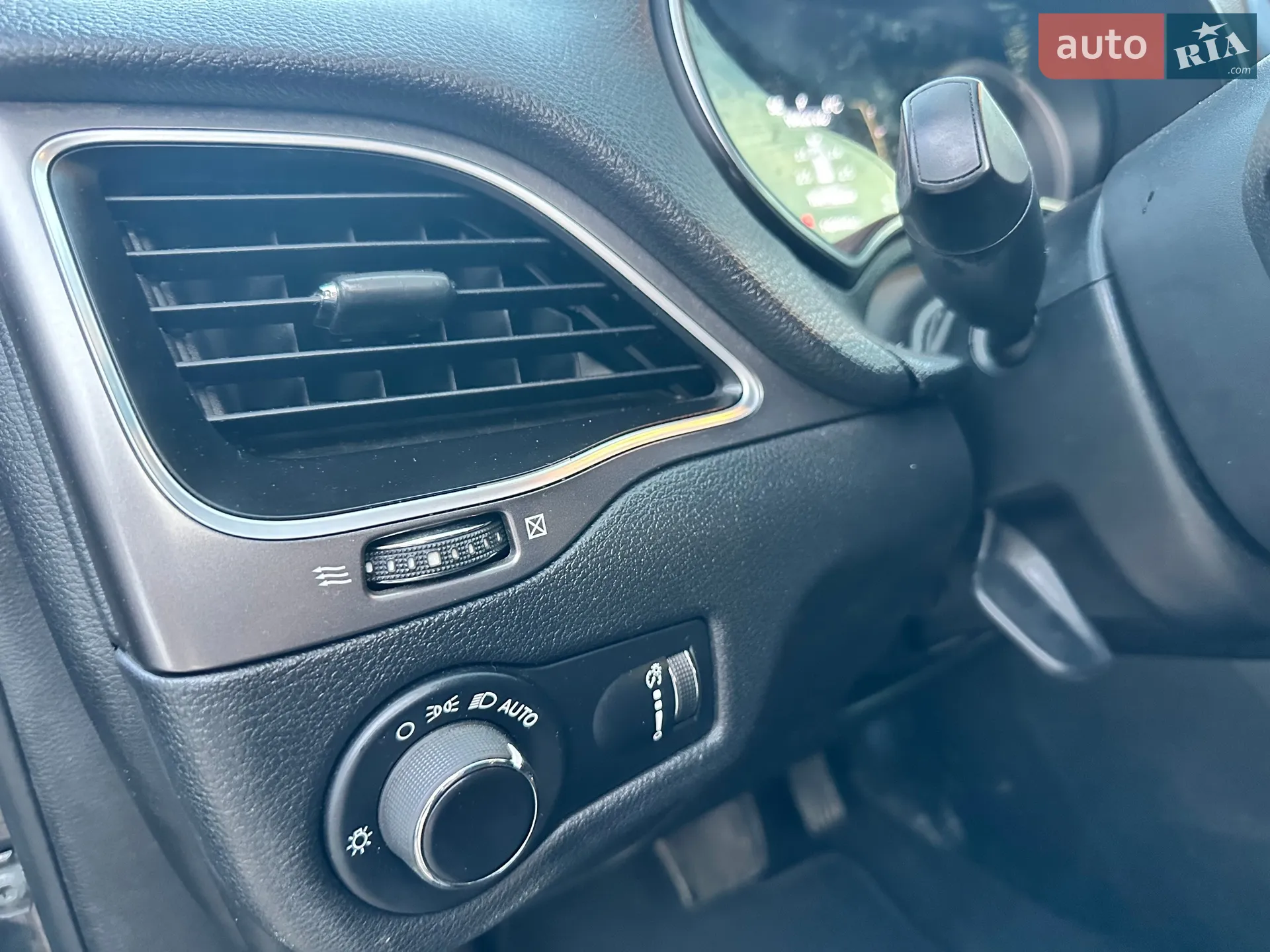 2020 Jeep Cherokee - мініатюра 16