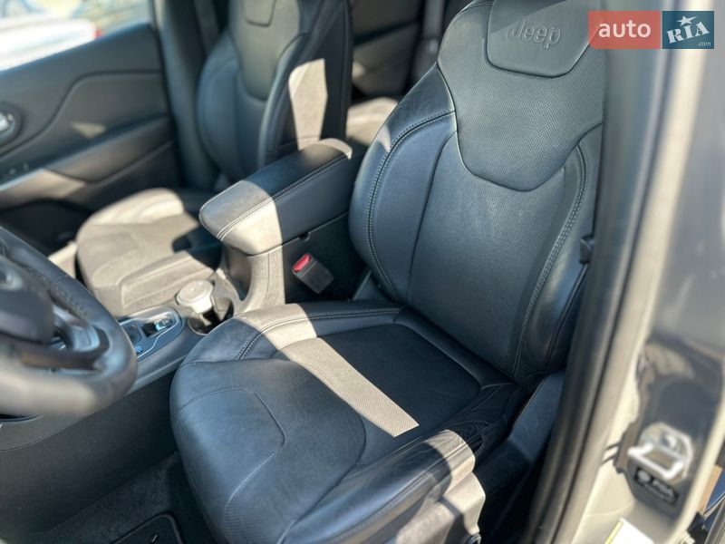 Внедорожник / Кроссовер Jeep Cherokee 2021 в Киеве