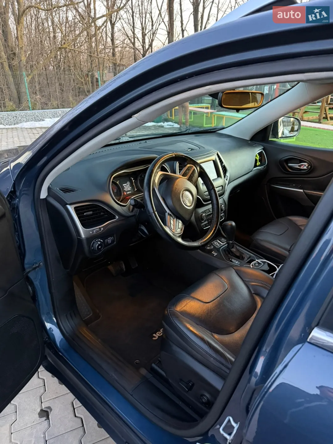 2020 Jeep Cherokee - мініатюра 15
