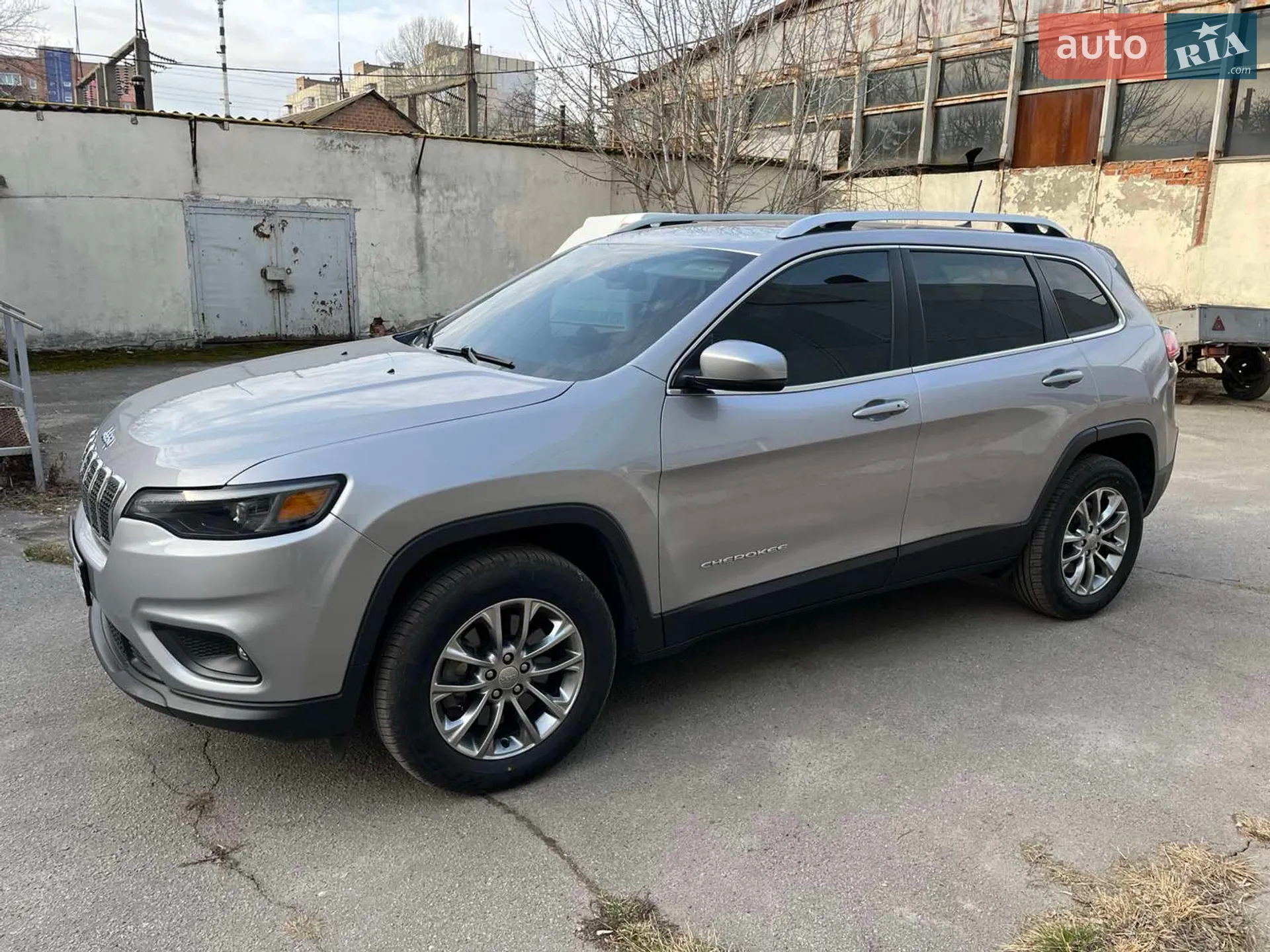 2020 Jeep Cherokee - фото 1