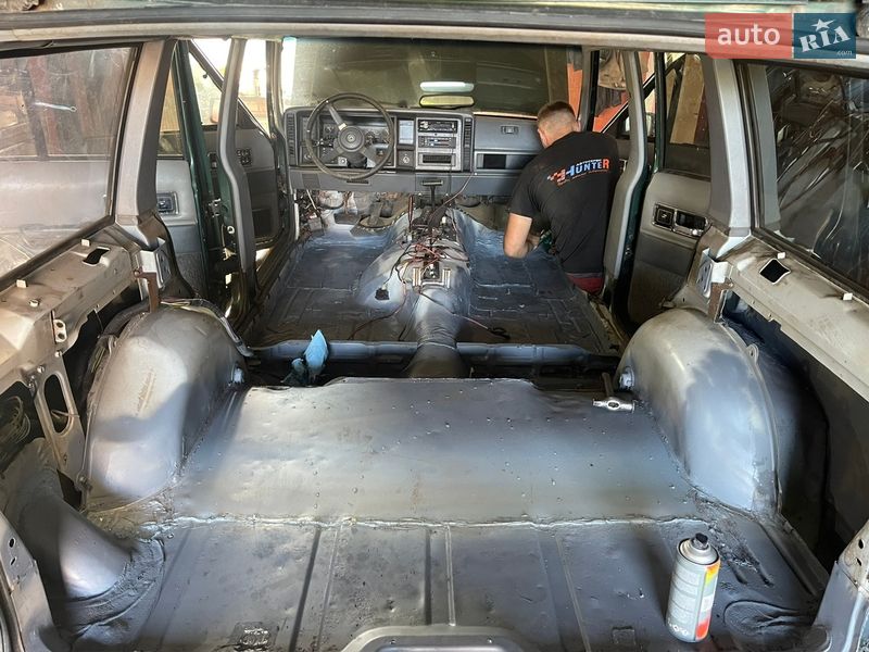 Внедорожник / Кроссовер Jeep Cherokee 1989 в Березному