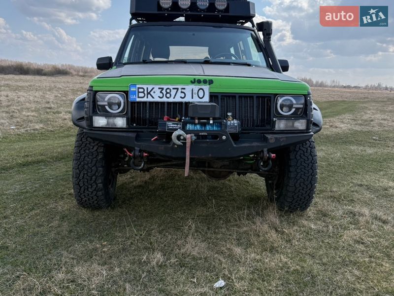 Внедорожник / Кроссовер Jeep Cherokee 1989 в Березному