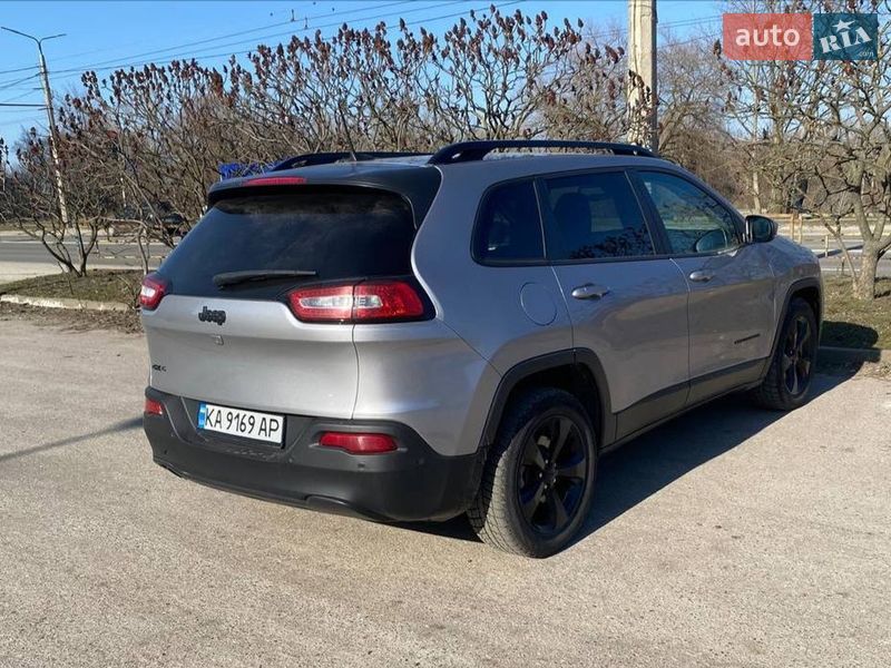 Внедорожник / Кроссовер Jeep Cherokee 2017 в Сумах