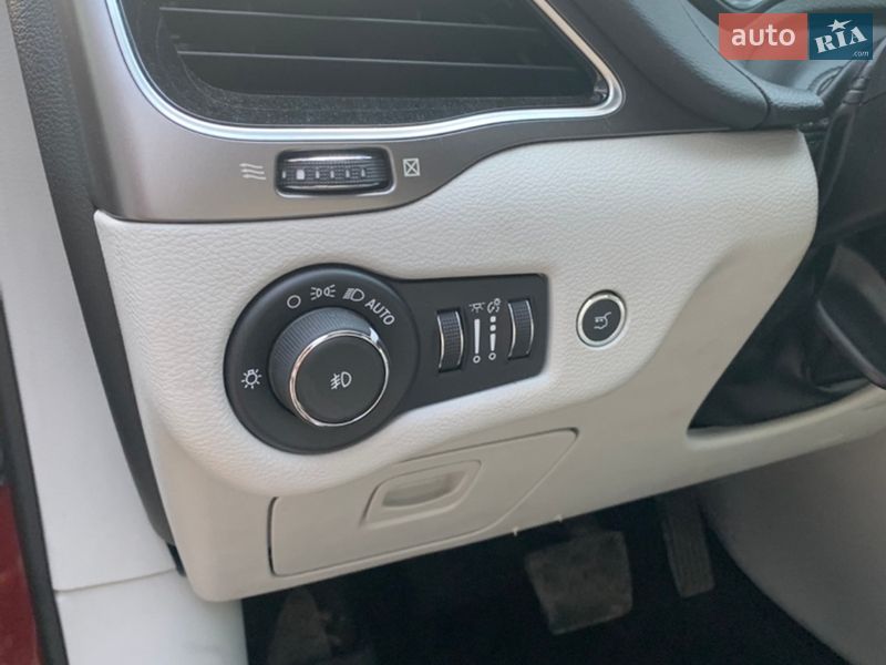 Внедорожник / Кроссовер Jeep Cherokee 2019 в Хмельницком