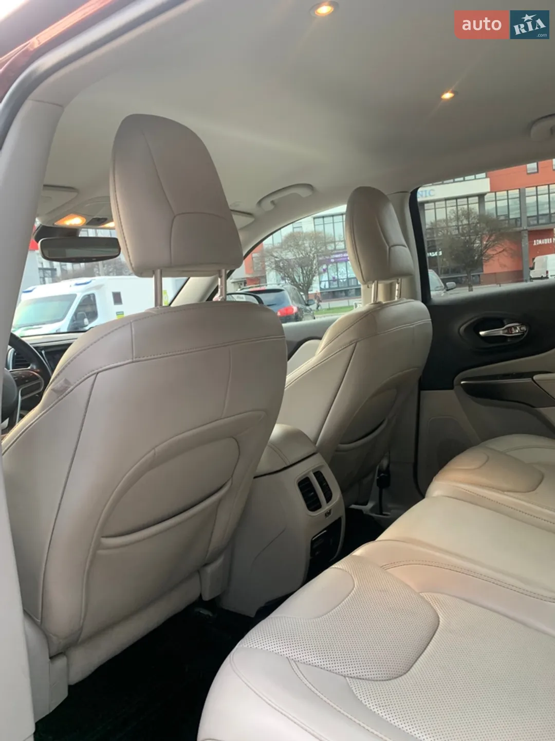 2019 Jeep Cherokee - мініатюра 34