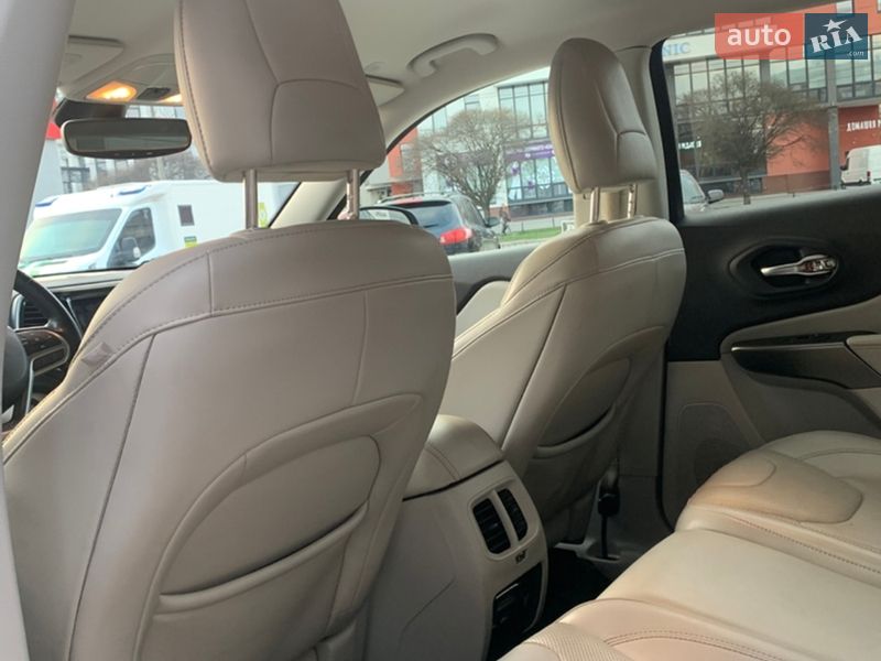 Внедорожник / Кроссовер Jeep Cherokee 2019 в Хмельницком