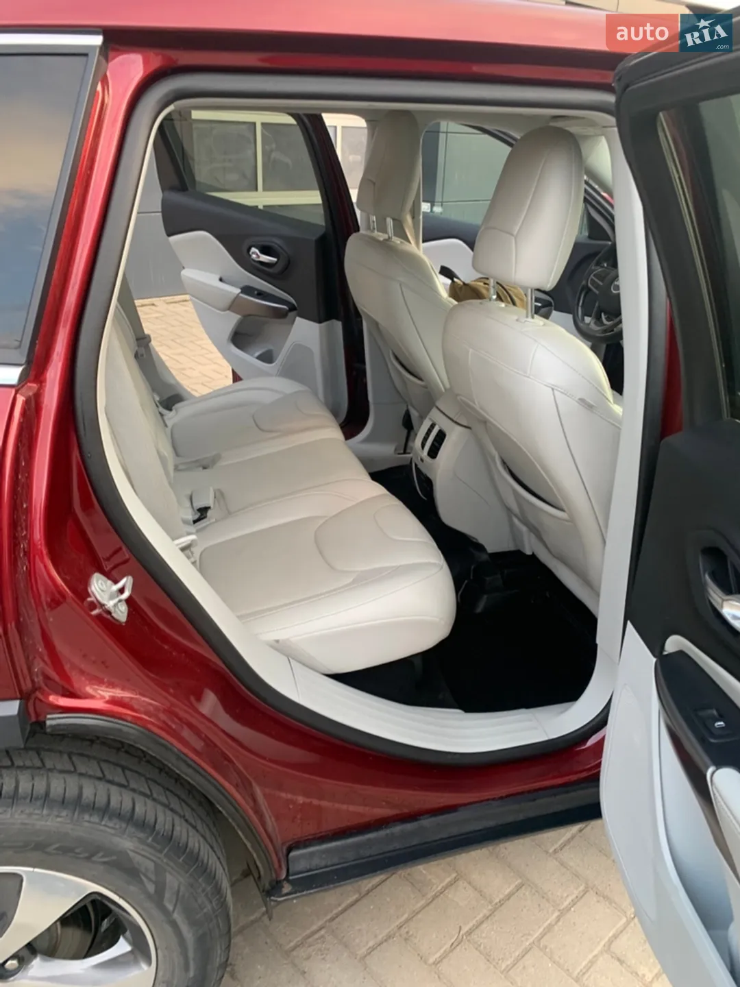 2019 Jeep Cherokee - мініатюра 39