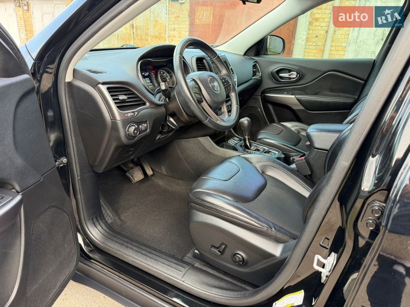 Внедорожник / Кроссовер Jeep Cherokee 2019 в Киеве