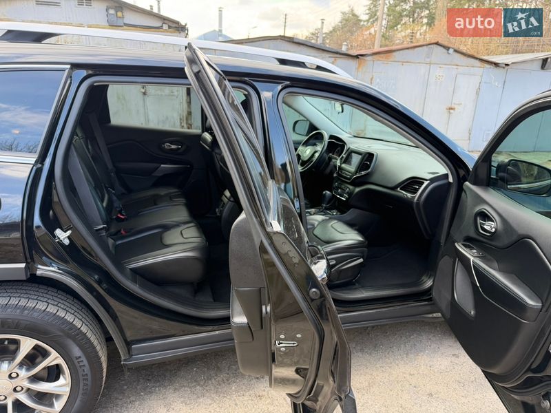 Внедорожник / Кроссовер Jeep Cherokee 2019 в Киеве