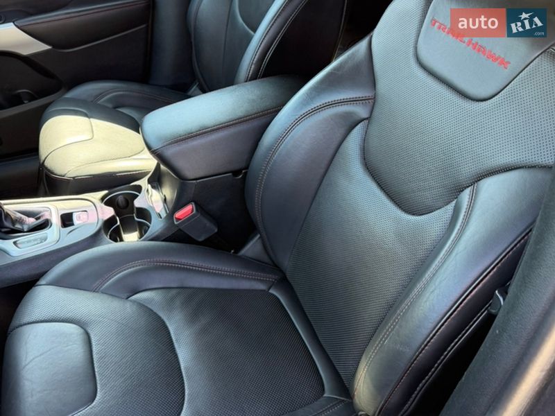 Внедорожник / Кроссовер Jeep Cherokee 2017 в Киеве