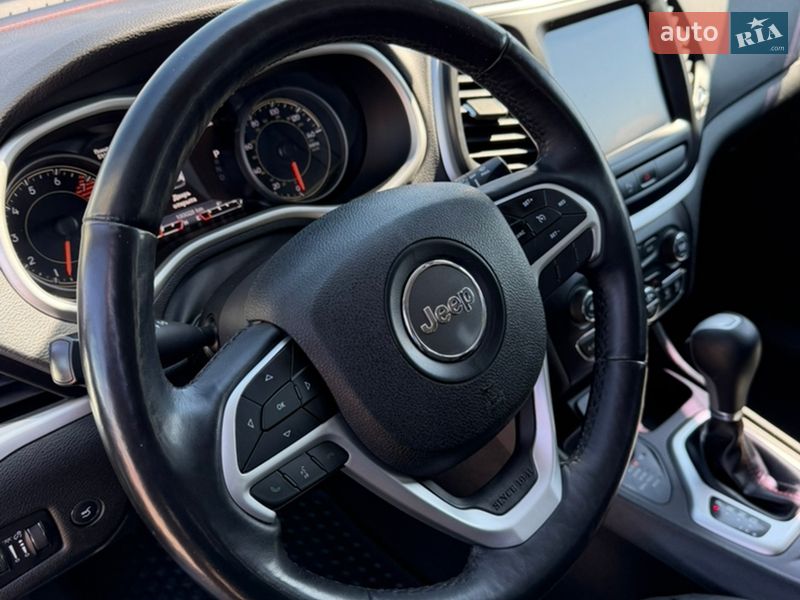 Внедорожник / Кроссовер Jeep Cherokee 2017 в Киеве