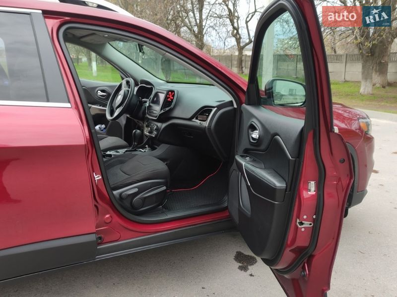 Внедорожник / Кроссовер Jeep Cherokee 2018 в Кременчуге фото 12 Внедорожник / Кроссовер Jeep Cherokee 2018 в Кременчуге