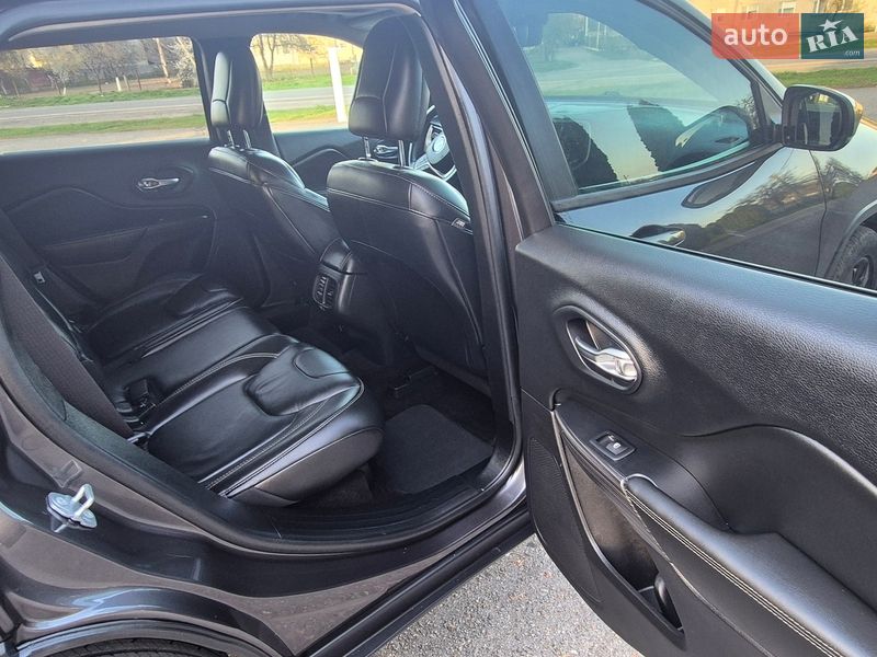 Внедорожник / Кроссовер Jeep Cherokee 2017 в Дубно фото 16 Внедорожник / Кроссовер Jeep Cherokee 2017 в Дубно