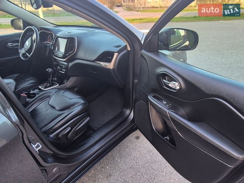 Внедорожник / Кроссовер Jeep Cherokee 2017 в Дубно фото 17 Внедорожник / Кроссовер Jeep Cherokee 2017 в Дубно