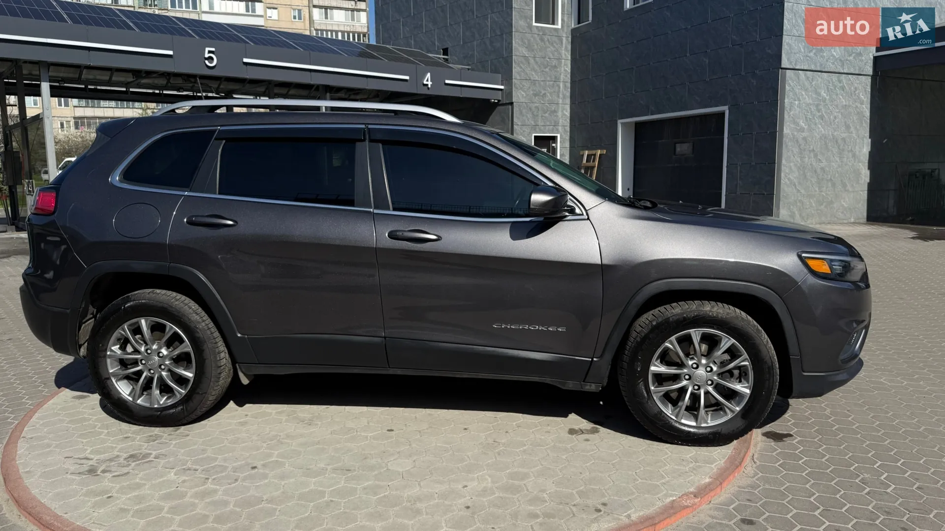 2020 Jeep Cherokee - мініатюра 24