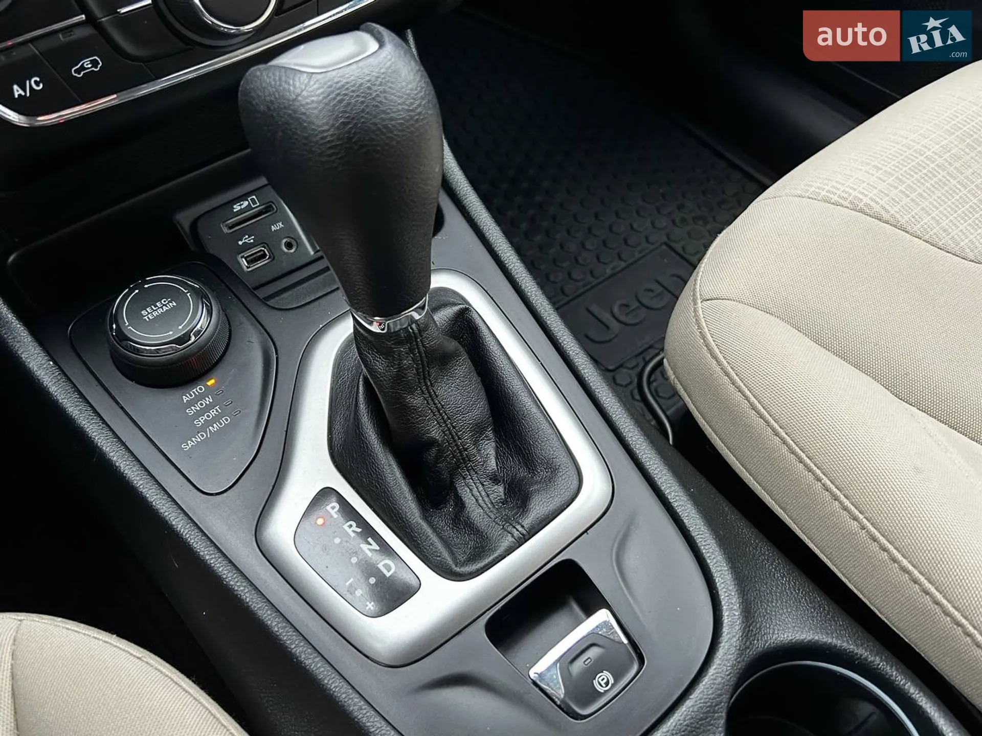 2015 Jeep Cherokee - мініатюра 25