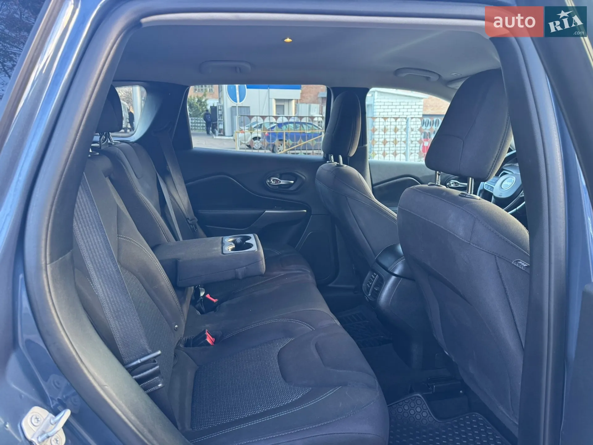 2019 Jeep Cherokee - мініатюра 28