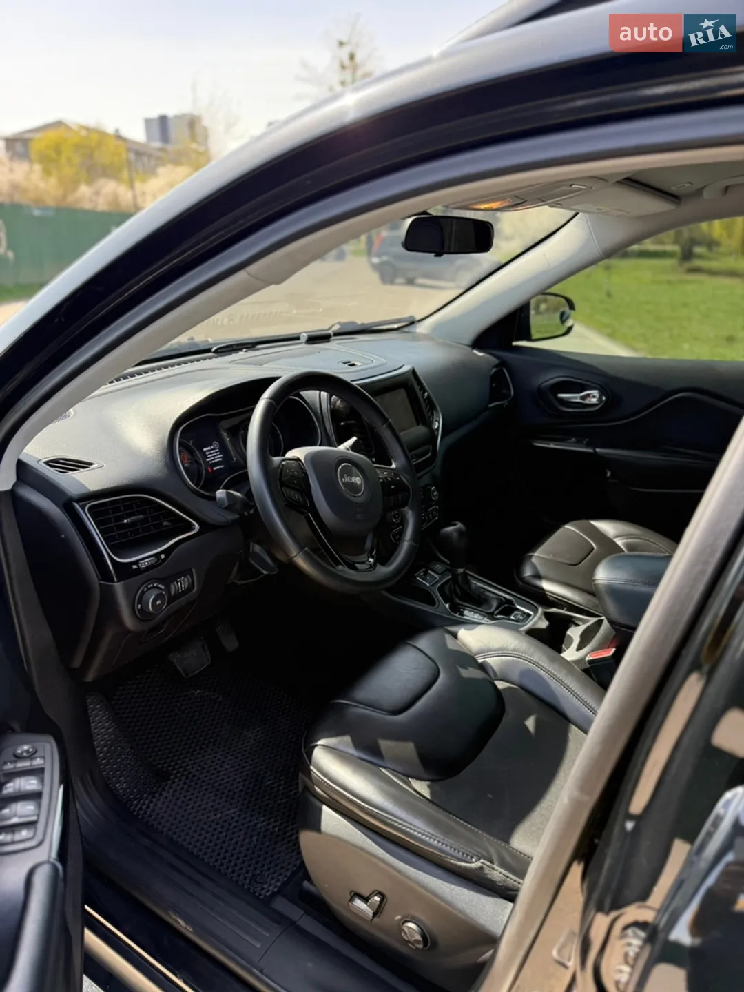 2019 Jeep Cherokee - мініатюра 14