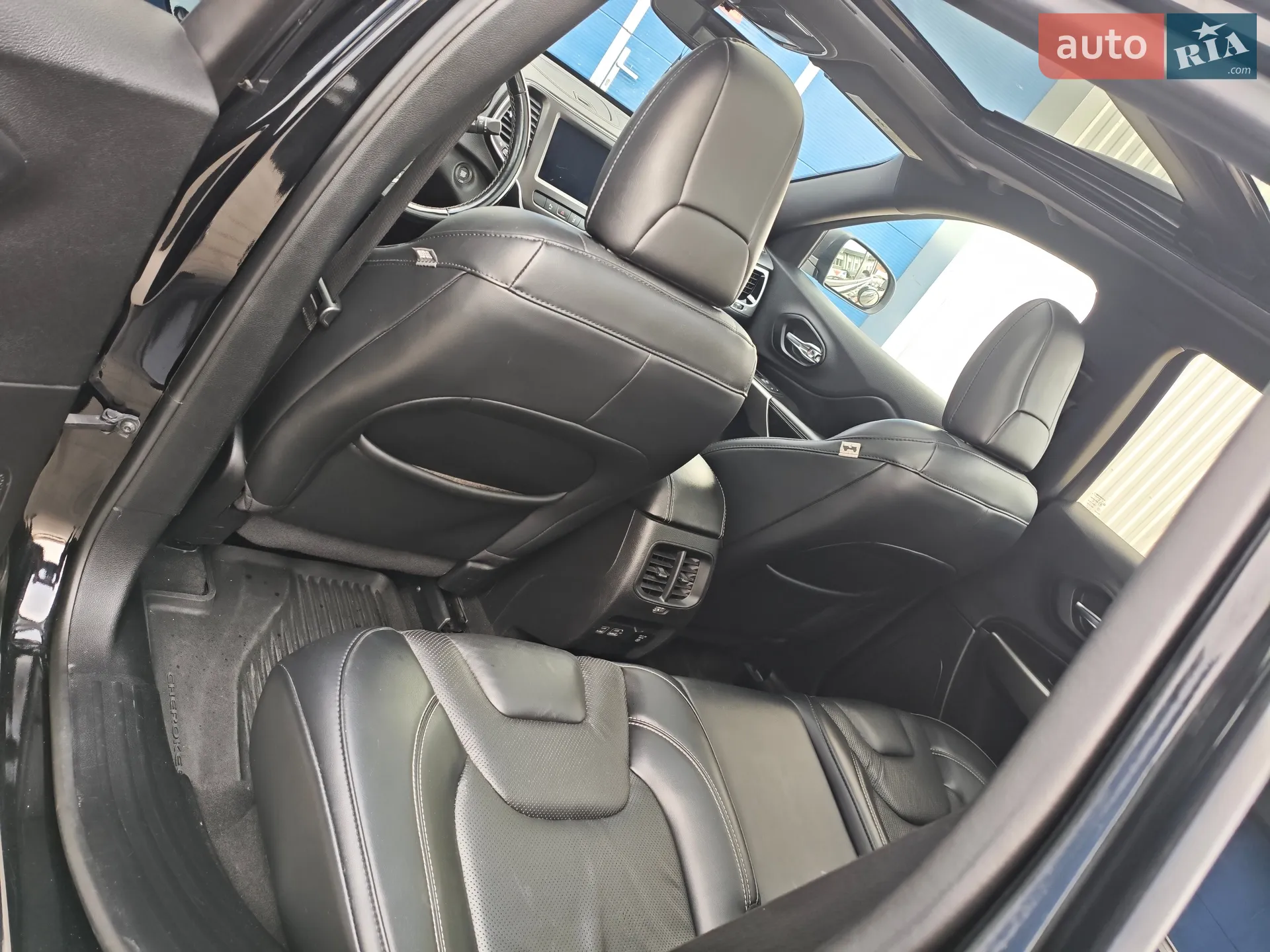 2020 Jeep Cherokee - мініатюра 28