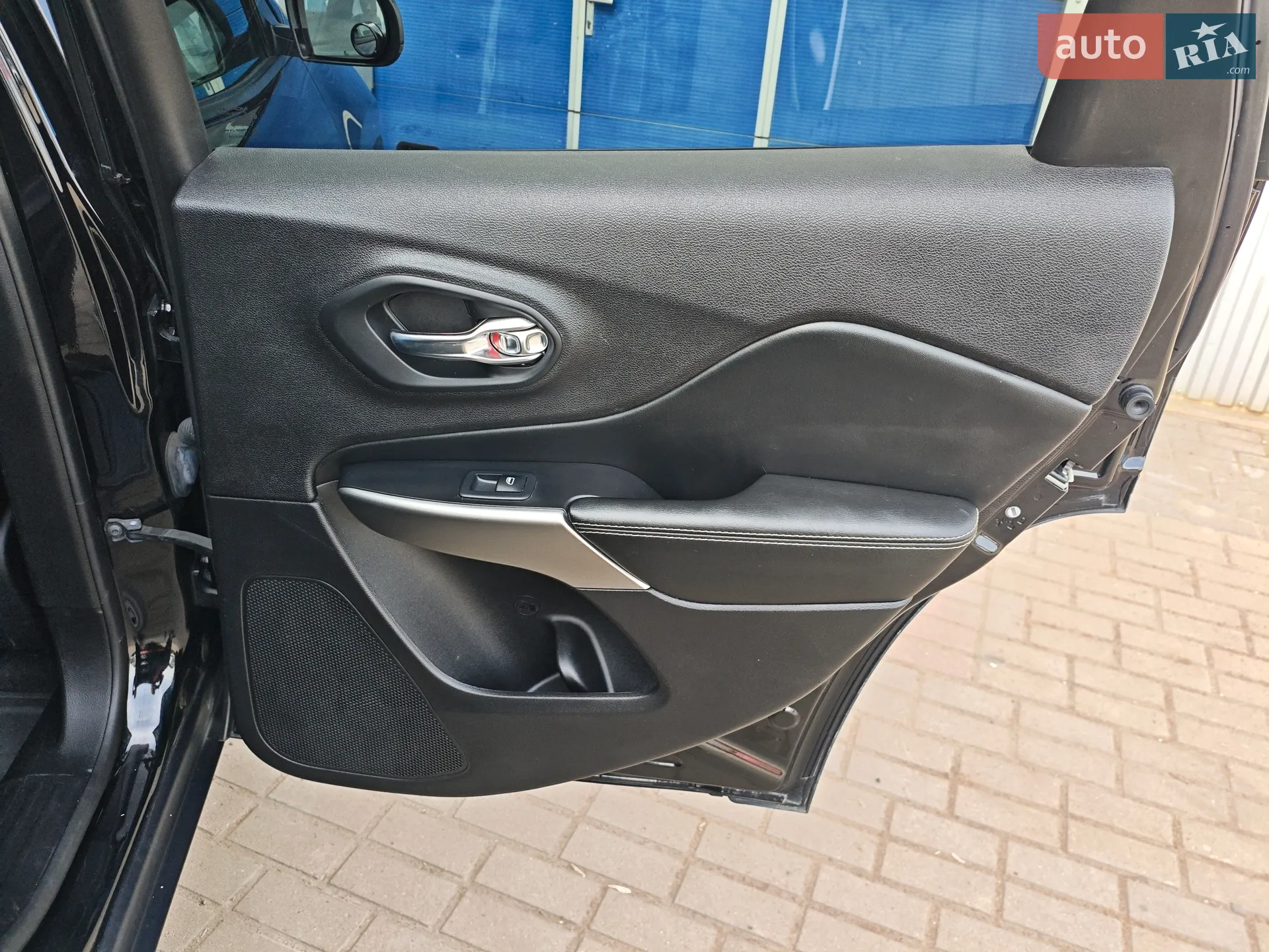 2020 Jeep Cherokee - мініатюра 31