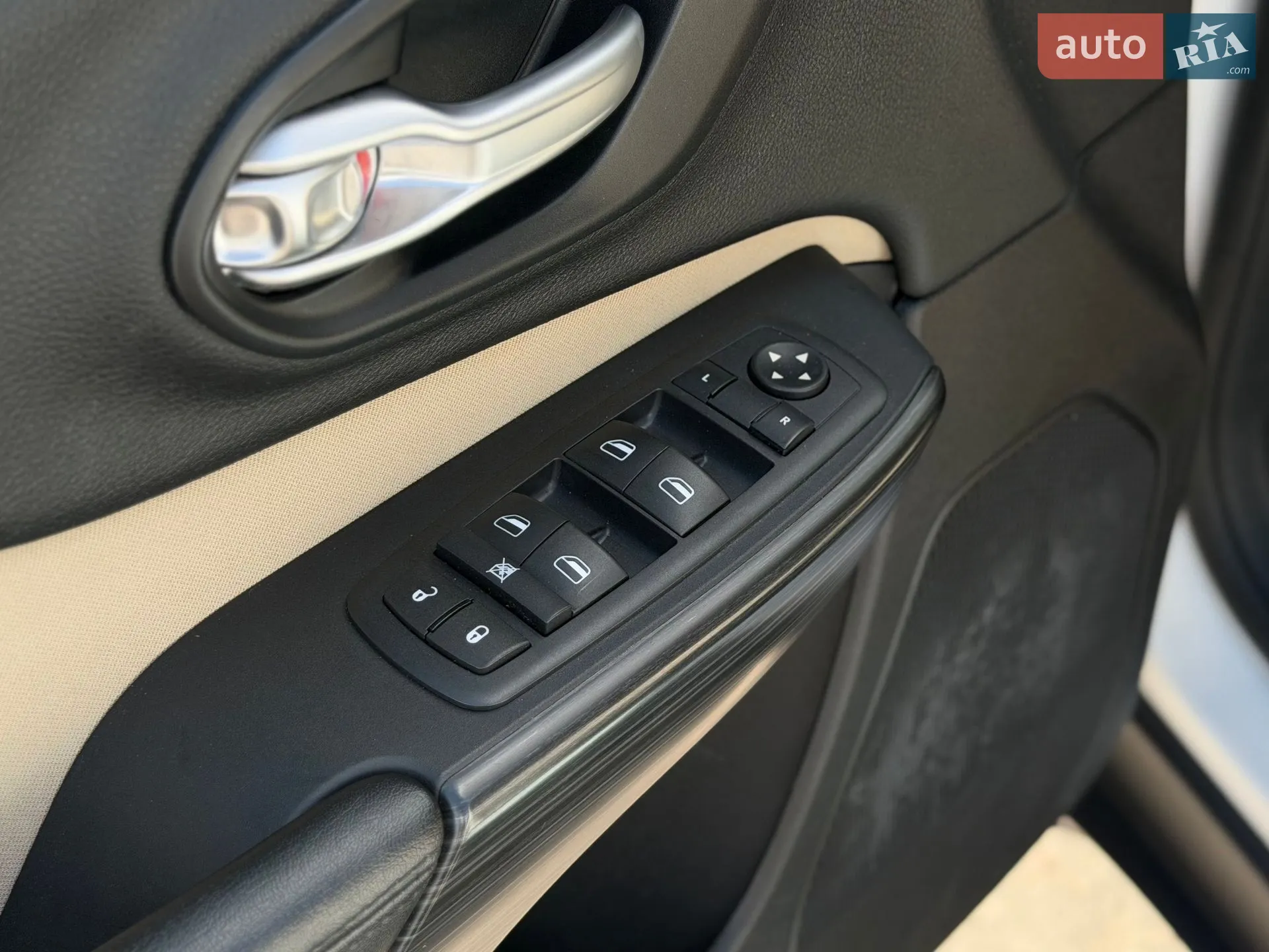 2016 Jeep Cherokee - мініатюра 22