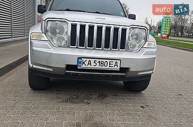 Позашляховик / Кросовер Jeep Cherokee 2009 в Києві