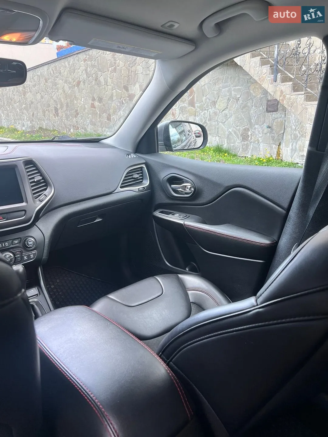 2019 Jeep Cherokee - мініатюра 17