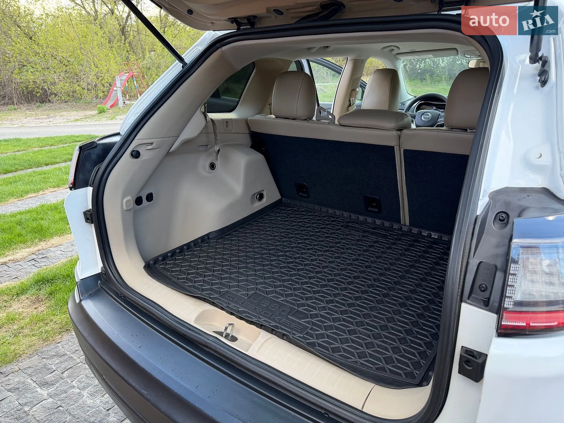 2018 Jeep Cherokee - мініатюра 17