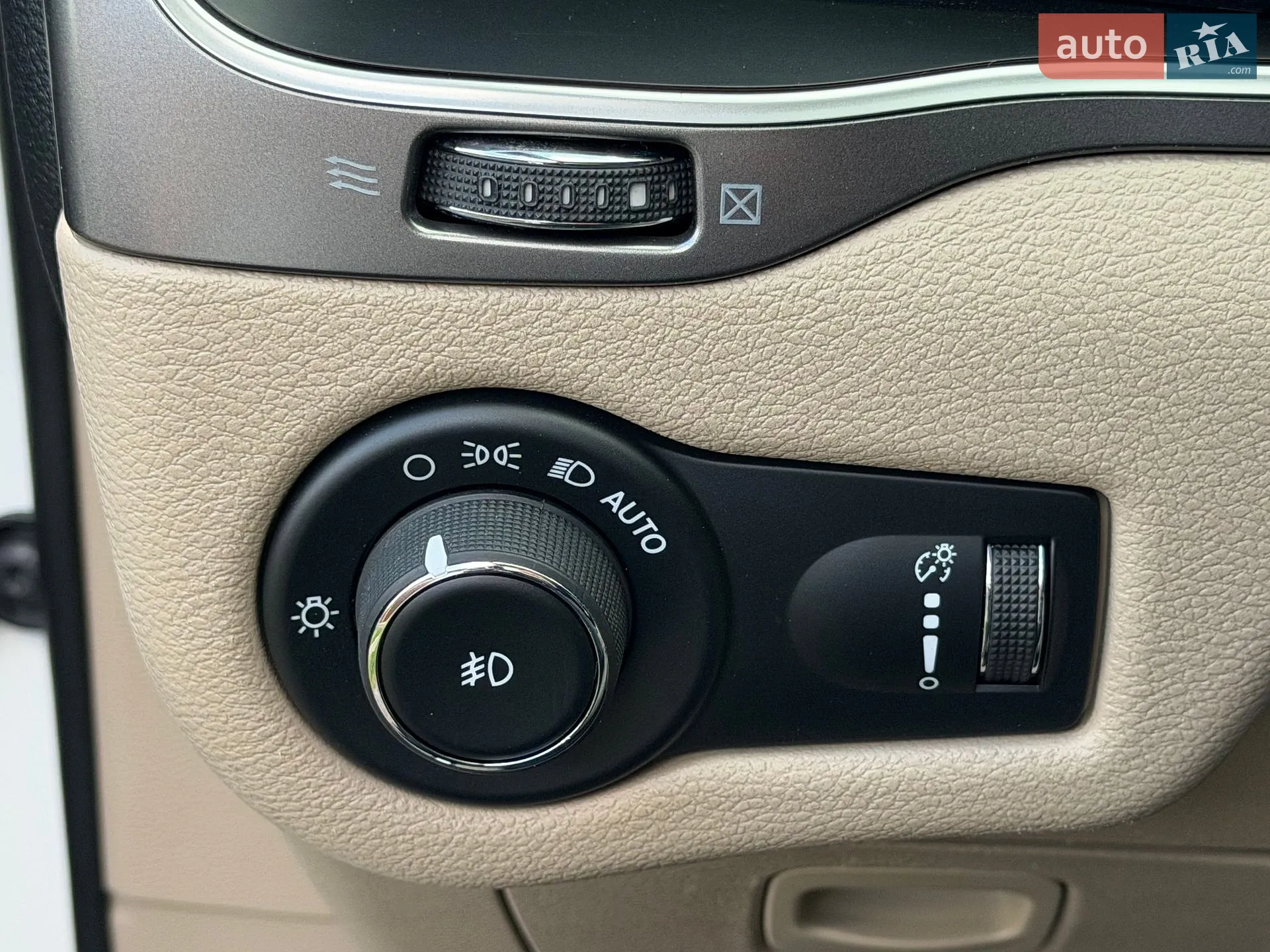 2018 Jeep Cherokee - мініатюра 41