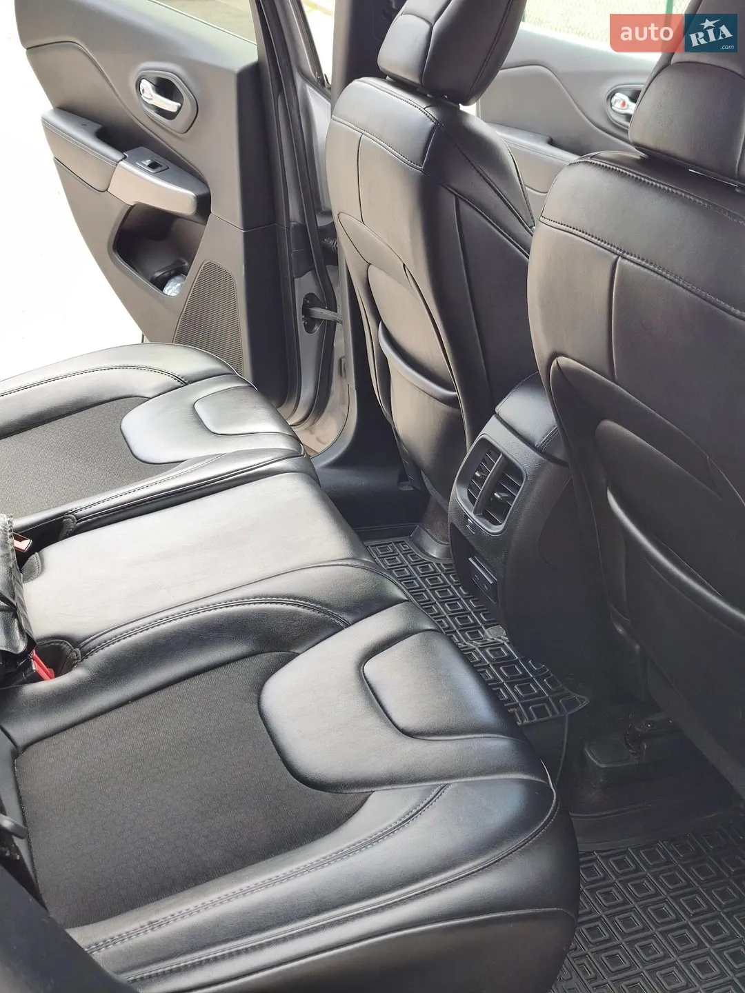 2018 Jeep Cherokee - мініатюра 7