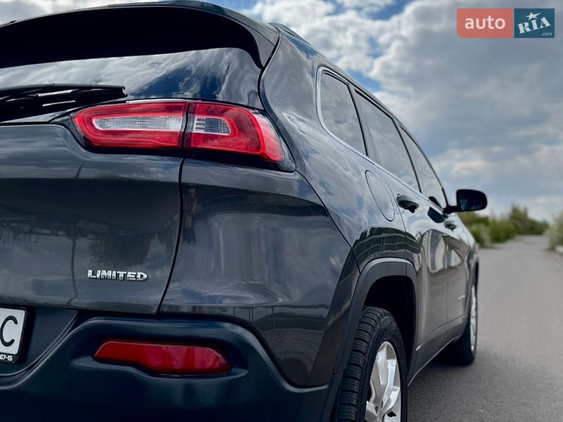 Внедорожник / Кроссовер Jeep Cherokee 2015 в Любашевке