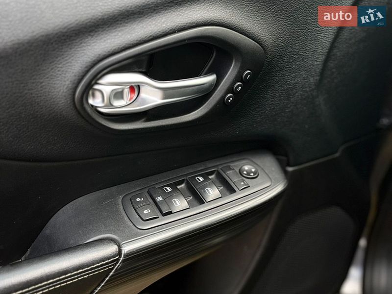 Внедорожник / Кроссовер Jeep Cherokee 2015 в Любашевке