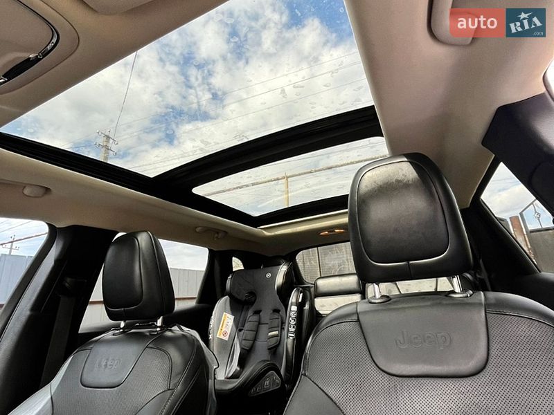 Внедорожник / Кроссовер Jeep Cherokee 2015 в Любашевке