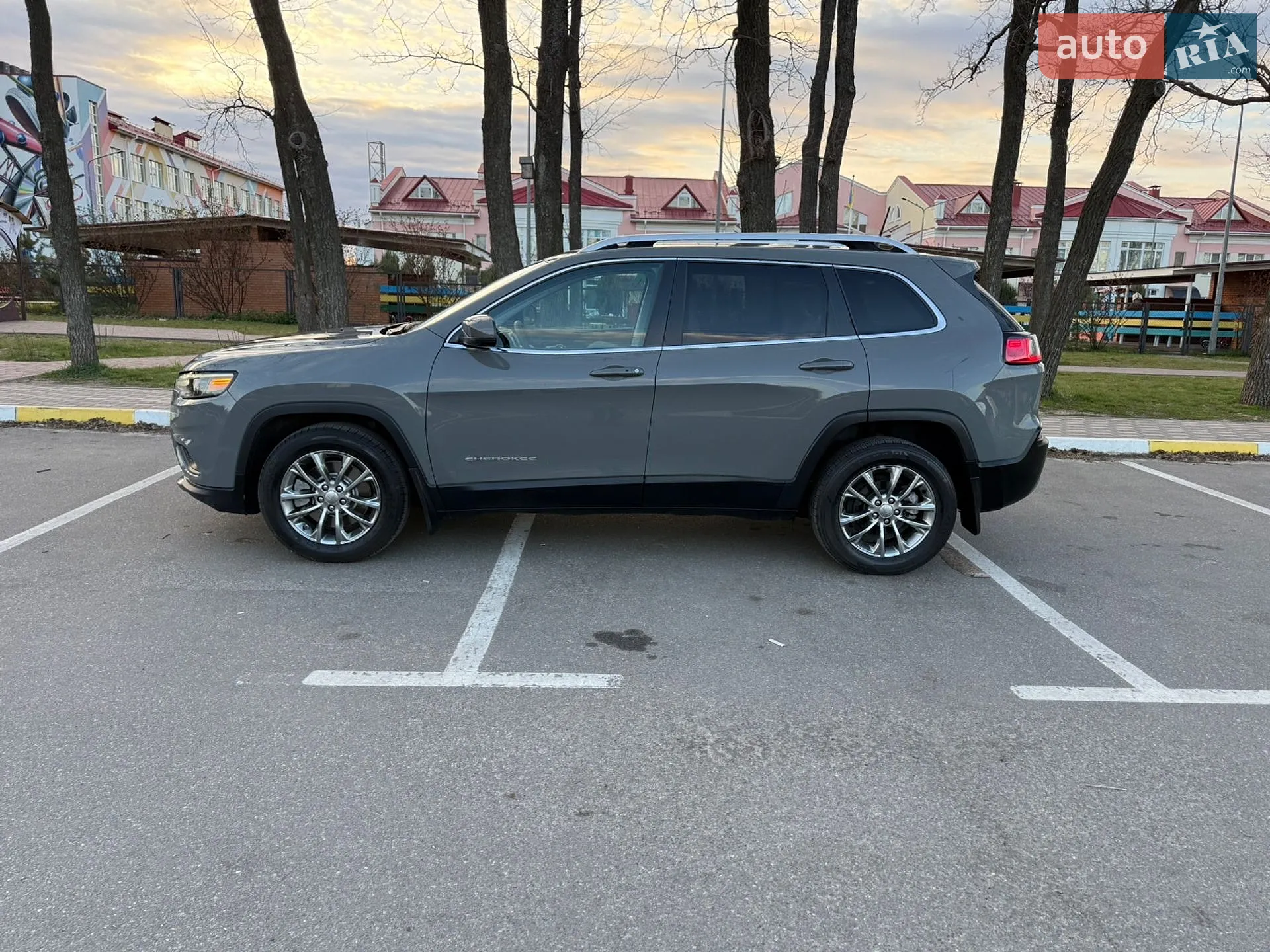 2020 Jeep Cherokee - мініатюра 5