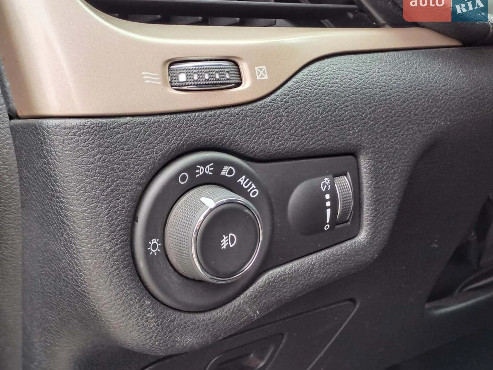 2017 Jeep Cherokee - мініатюра 15