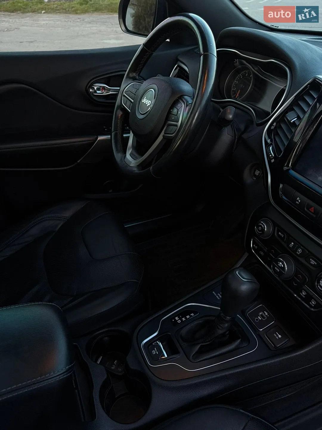 2020 Jeep Cherokee - мініатюра 27