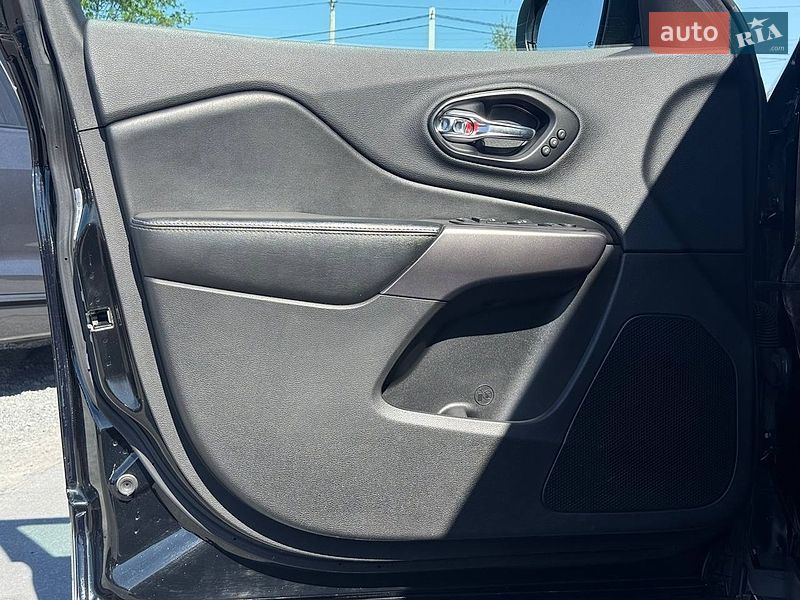 Внедорожник / Кроссовер Jeep Cherokee 2019 в Ровно