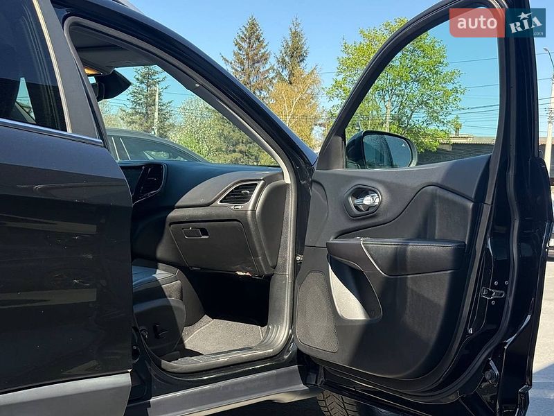 Внедорожник / Кроссовер Jeep Cherokee 2019 в Ровно