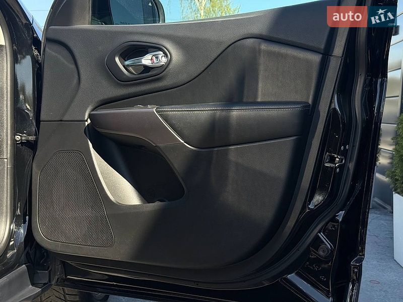 Внедорожник / Кроссовер Jeep Cherokee 2019 в Ровно