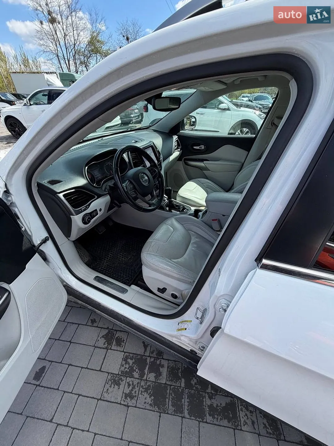 2019 Jeep Cherokee - мініатюра 11