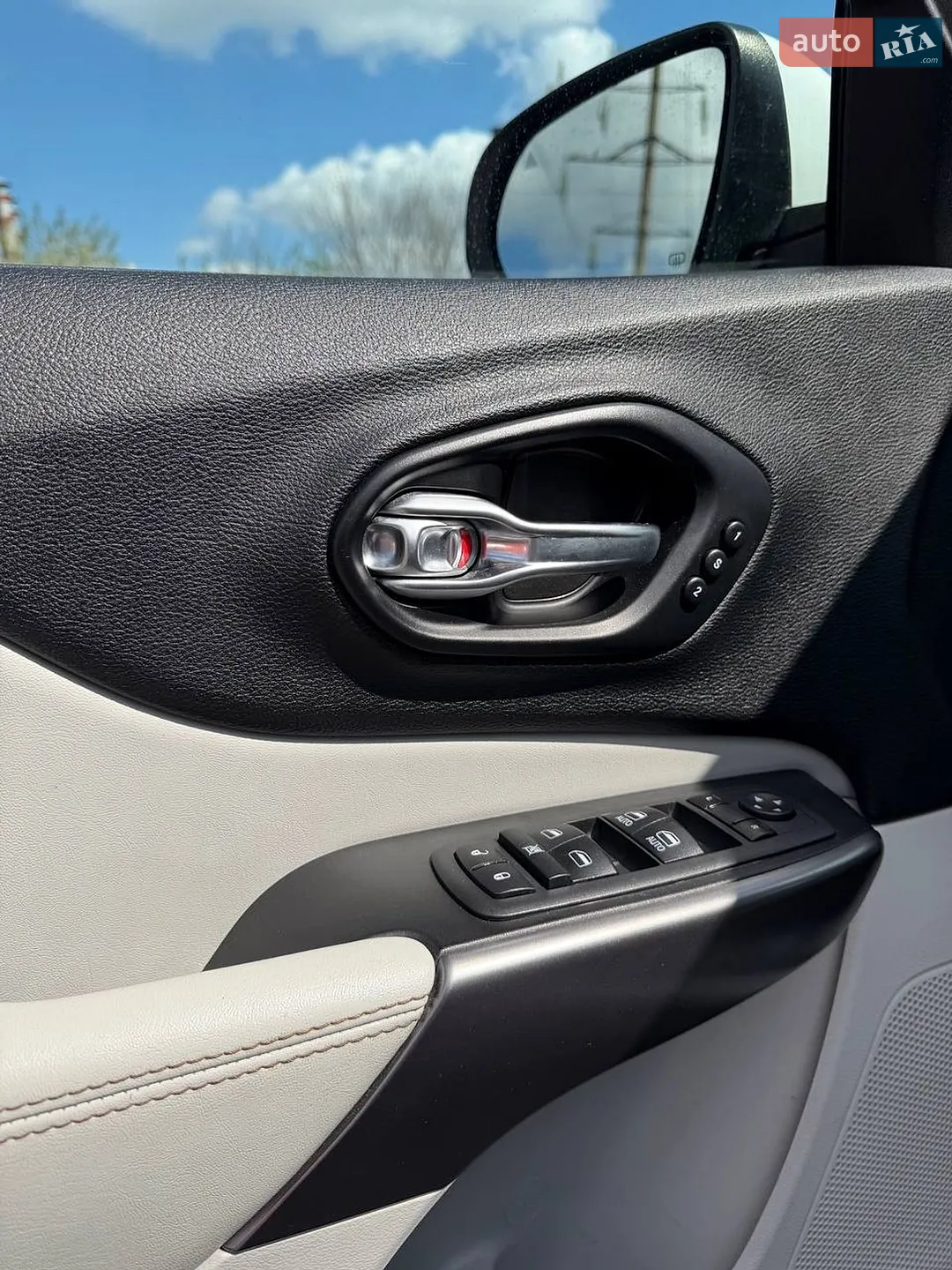 2019 Jeep Cherokee - мініатюра 14