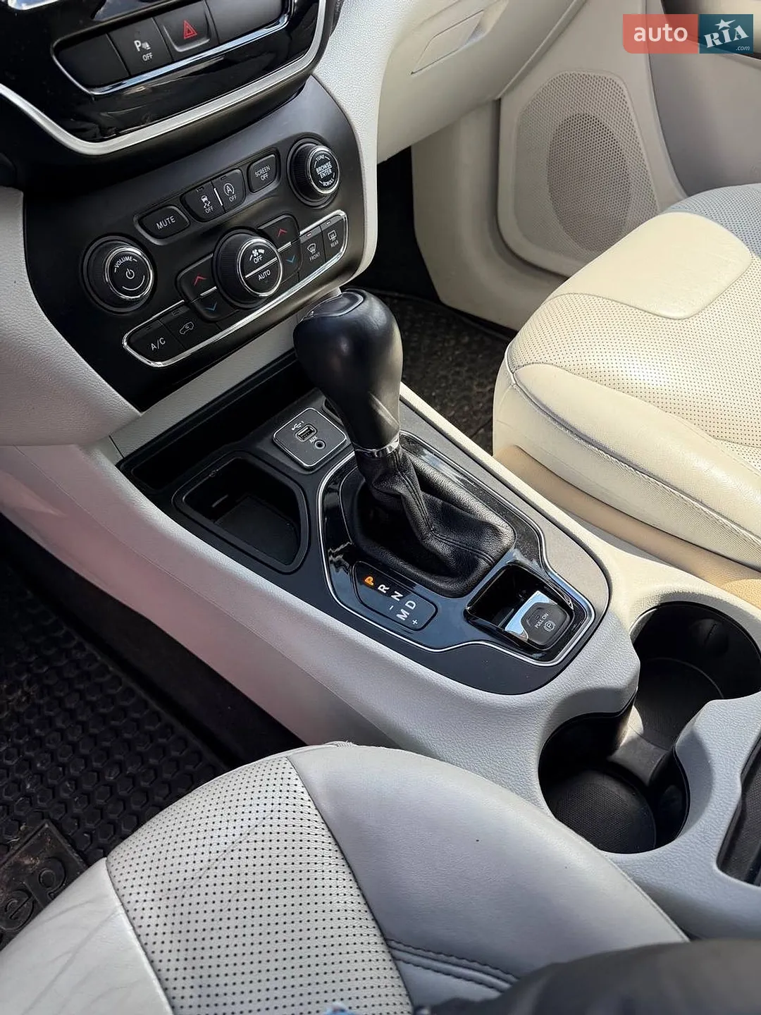 2019 Jeep Cherokee - мініатюра 24