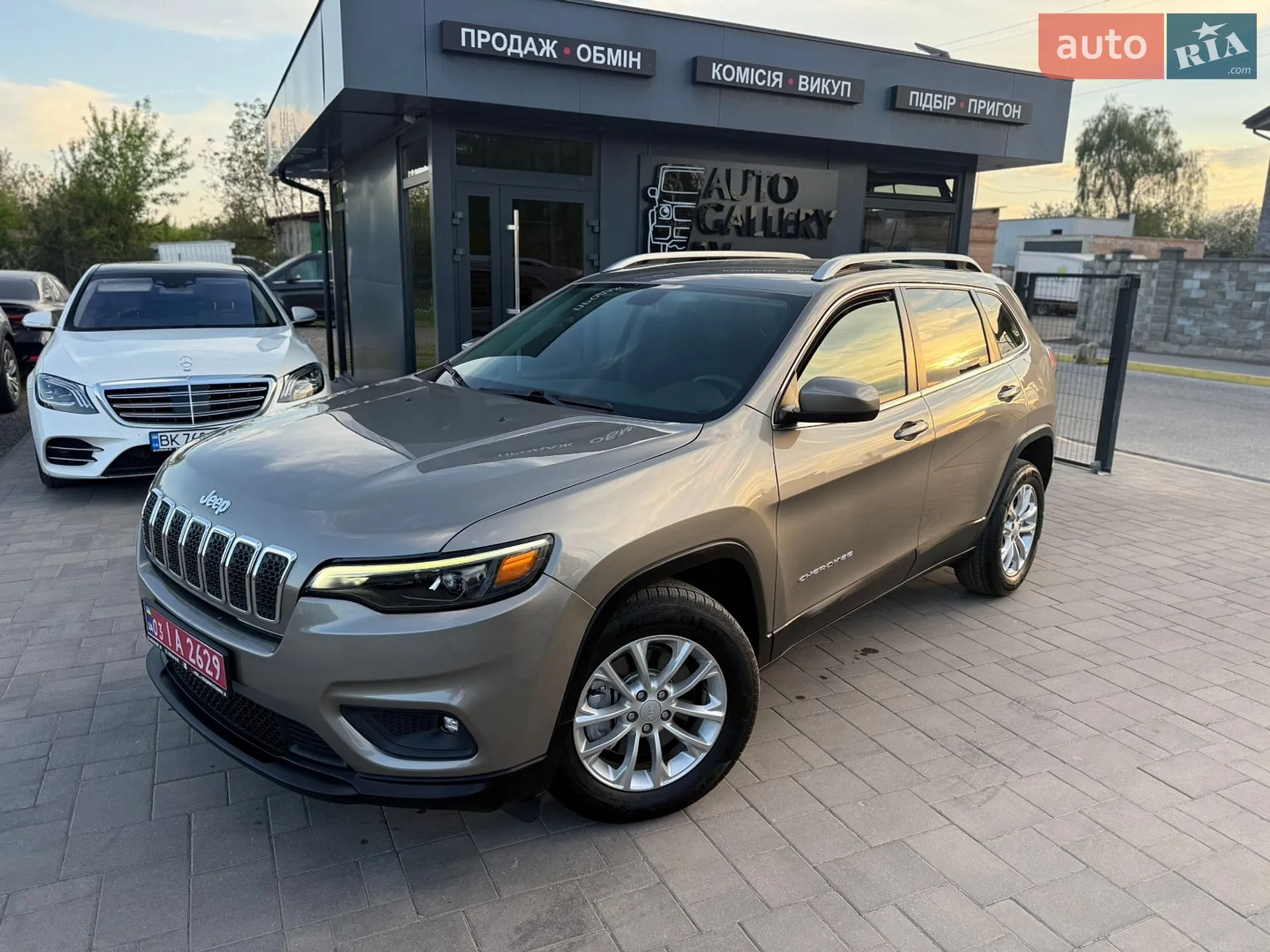 2019 Jeep Cherokee - мініатюра 2