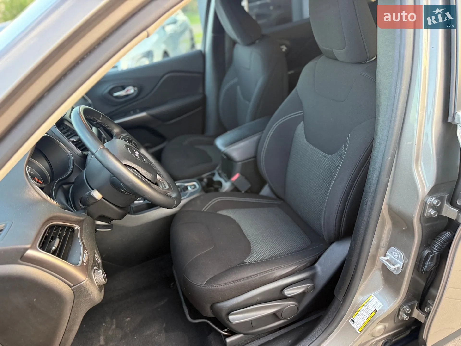 2019 Jeep Cherokee - мініатюра 18