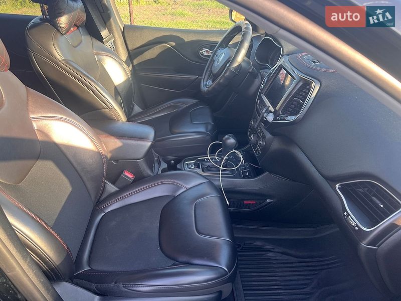 Позашляховик / Кросовер Jeep Cherokee 2019 в Кривому Розі