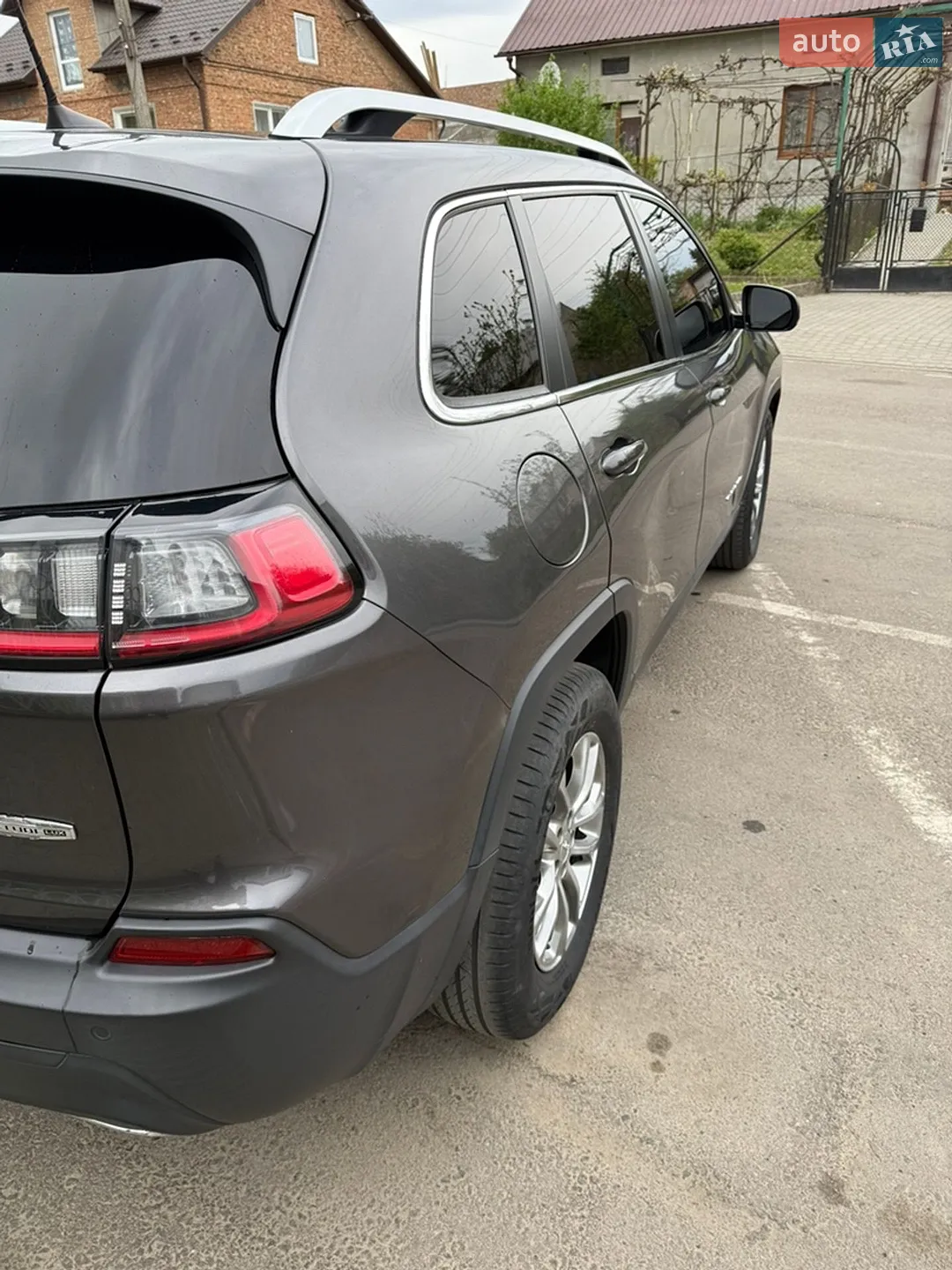 2020 Jeep Cherokee - мініатюра 11