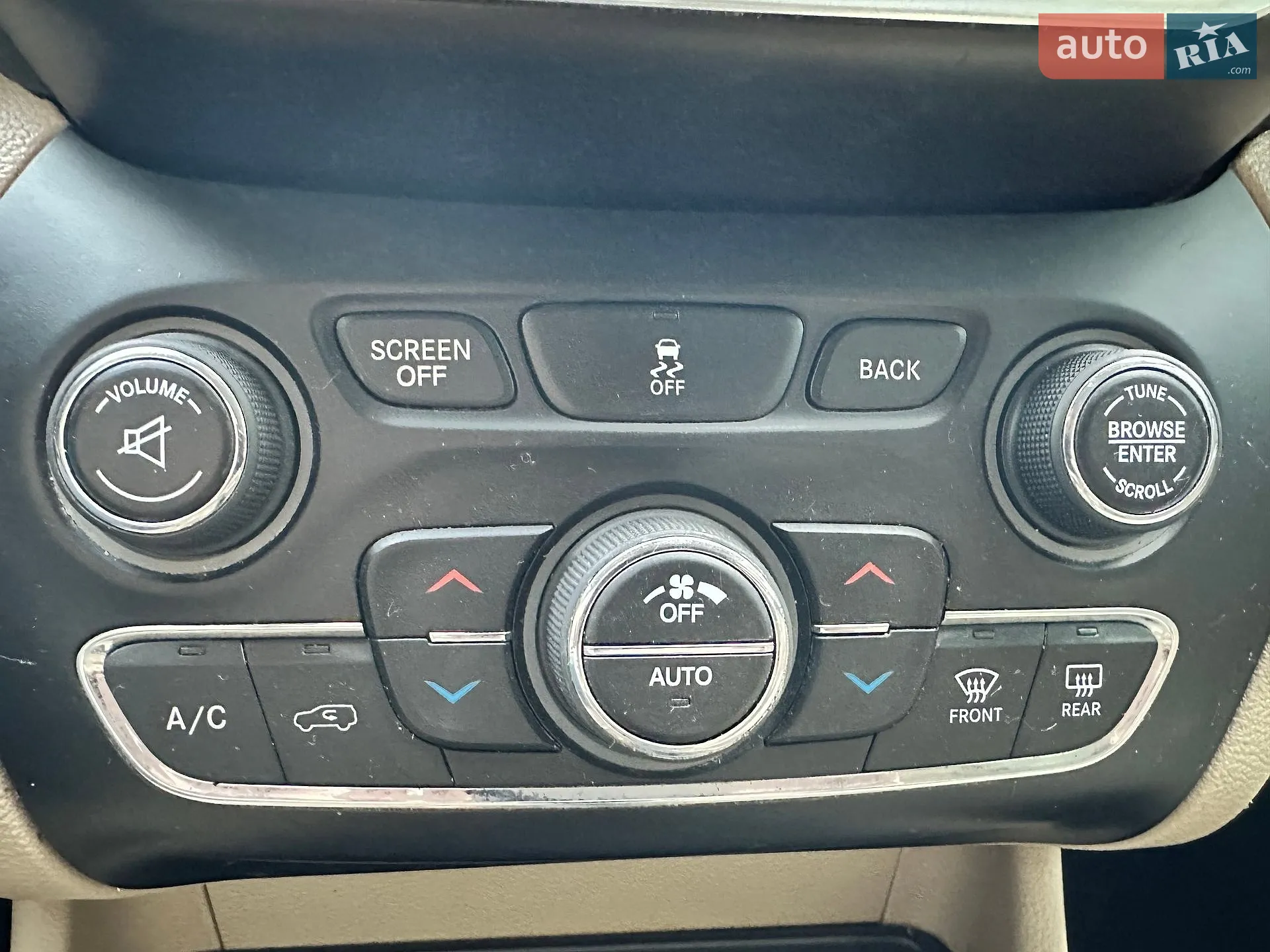 2019 Jeep Cherokee - мініатюра 17